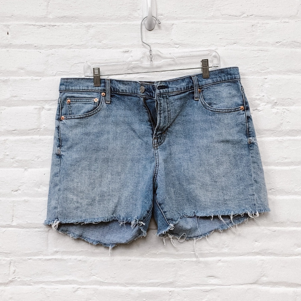 Gap High Rise Light Wash Denim Shorts / 33